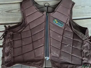 Säkerhetsvästar ryttarutrustning till salu: Säkerhetsväst i Västerås - Annons 4