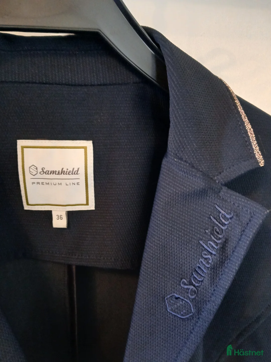 Jackor & Kavajer ryttarutrustning till salu: Mörkblå samshield kavaj m Swarovski Crystal - Annons 1