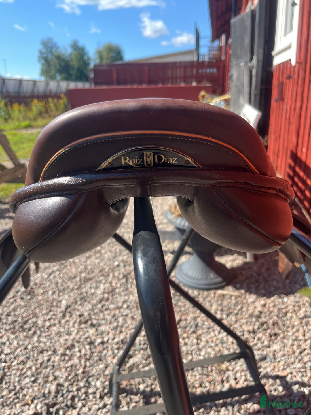 Sadlar hästutrustning till salu: Fin Lippo Fazzino hoppsadel 17” i Växjö - Annons 2