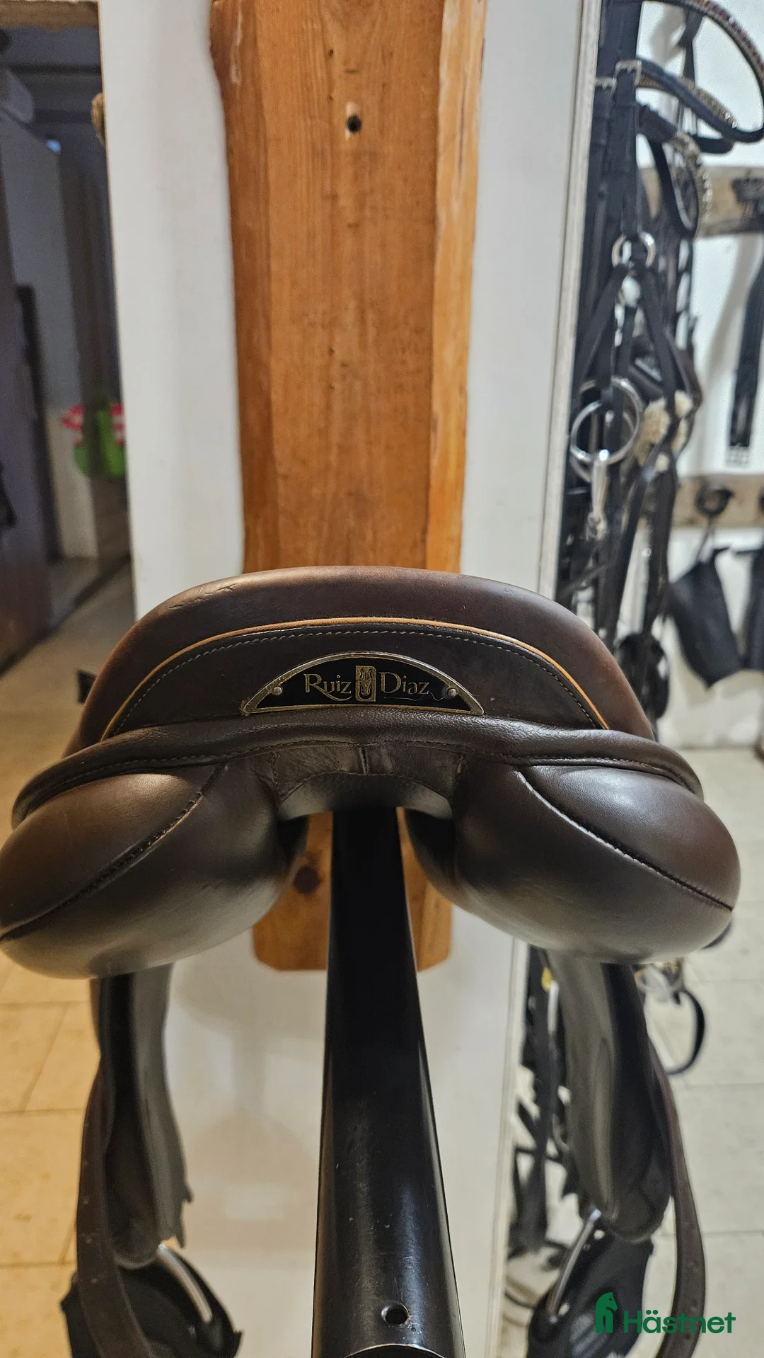 Sadlar hästutrustning till salu: Brun Lippo Fazzino - Annons 4