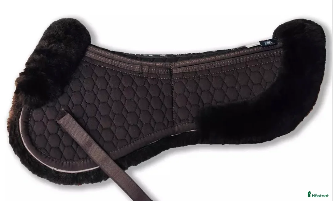 Sadeltillbehör hästutrustning till salu: Mattes korrektionspadd Hoppning stl Full - Annons 1