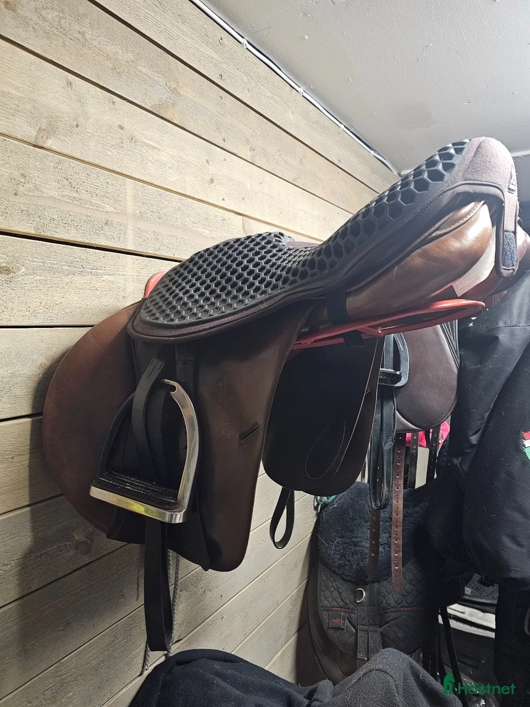 Sadlar hästutrustning till salu: Prestige hoppsadel - Annons 1