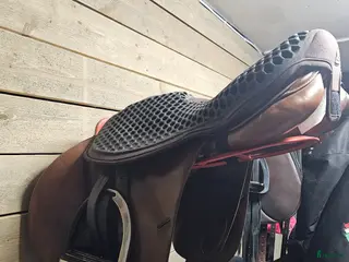 Sadlar hästutrustning till salu: Prestige hoppsadel - Annons 2