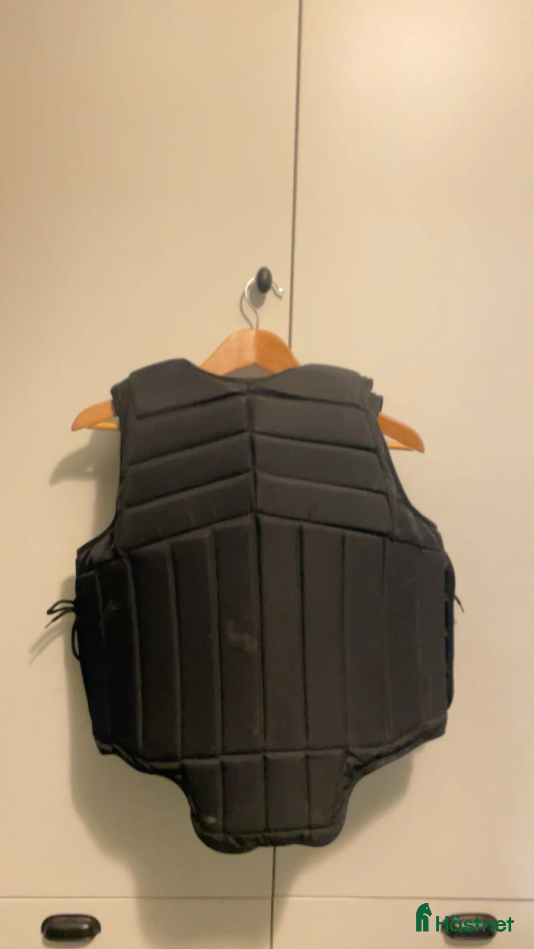 Säkerhetsvästar ryttarutrustning till salu: NÄSTAN NY SÄKERHETSVÄST i Vårgårda - Annons 2