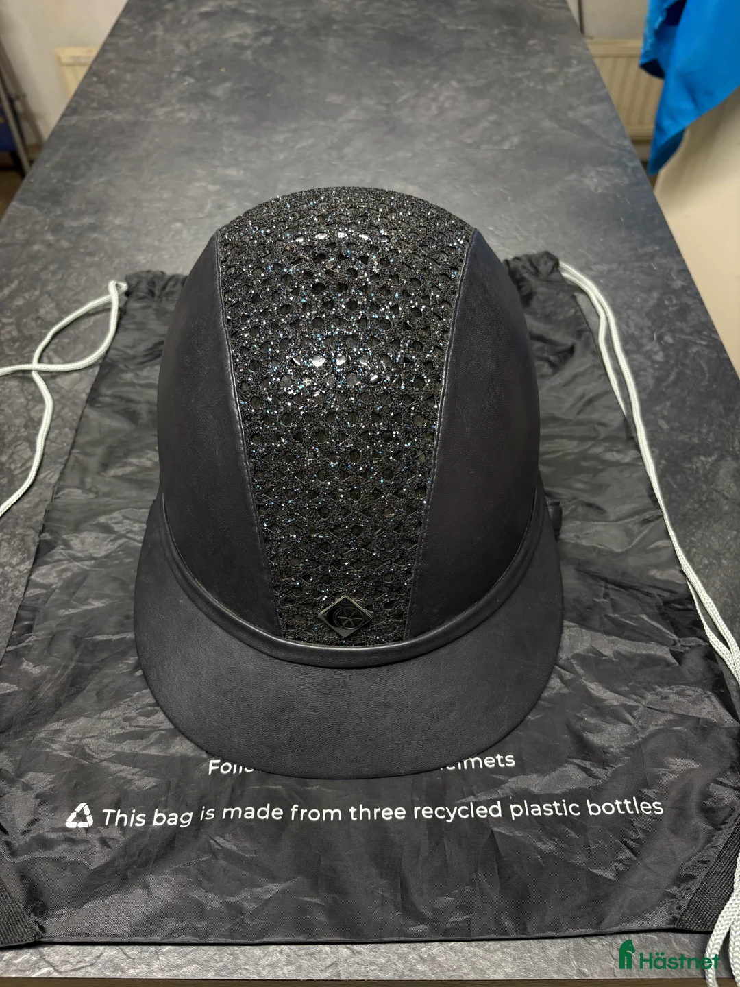 Hjälmar ryttarutrustning till salu: Charles Owen hjälp SP8 i Vallda - Annons 1