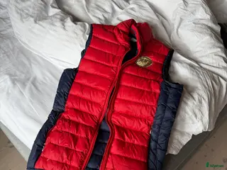 Jackor & Kavajer ryttarutrustning till salu: HM We Love Horses väst i Stockholm - Annons 3