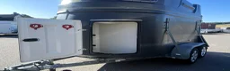 Hästtransporter  fordon & transport till salu: Välskött Christ- sadelkammare plastgolv LED-belysn - Annons 2
