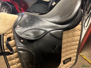 Sadlar hästutrustning till salu: Lemetex dressyrsadel i Örebro - Annons 1