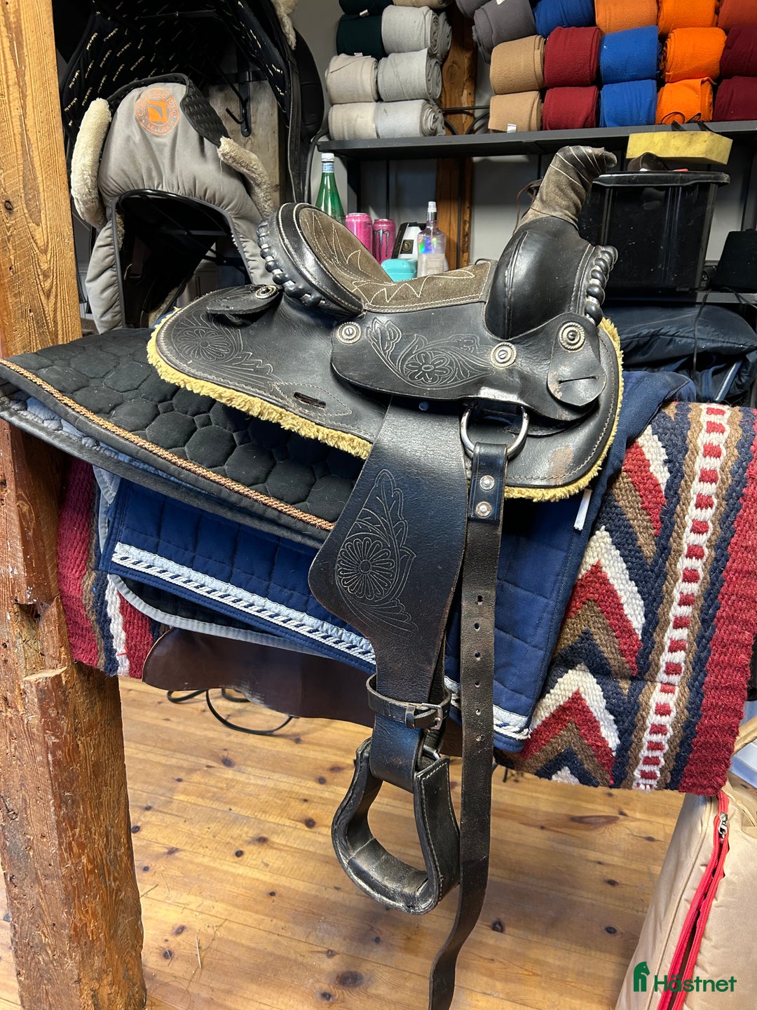 Sadlar hästutrustning till salu: Westernsadel till den lilla ryttaren  i Munsö - Annons 1
