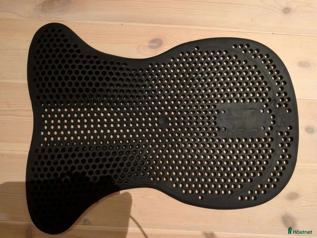 Sadeltillbehör hästutrustning till salu: Acavallo Front Gelpad (Front Riser) – NyskickK - Annons 1