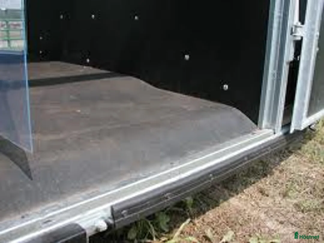 Hästtransporter  fordon & transport till salu: Fautras m AidSystem 2025 gamla fronten i Kvicksund - Annons 2