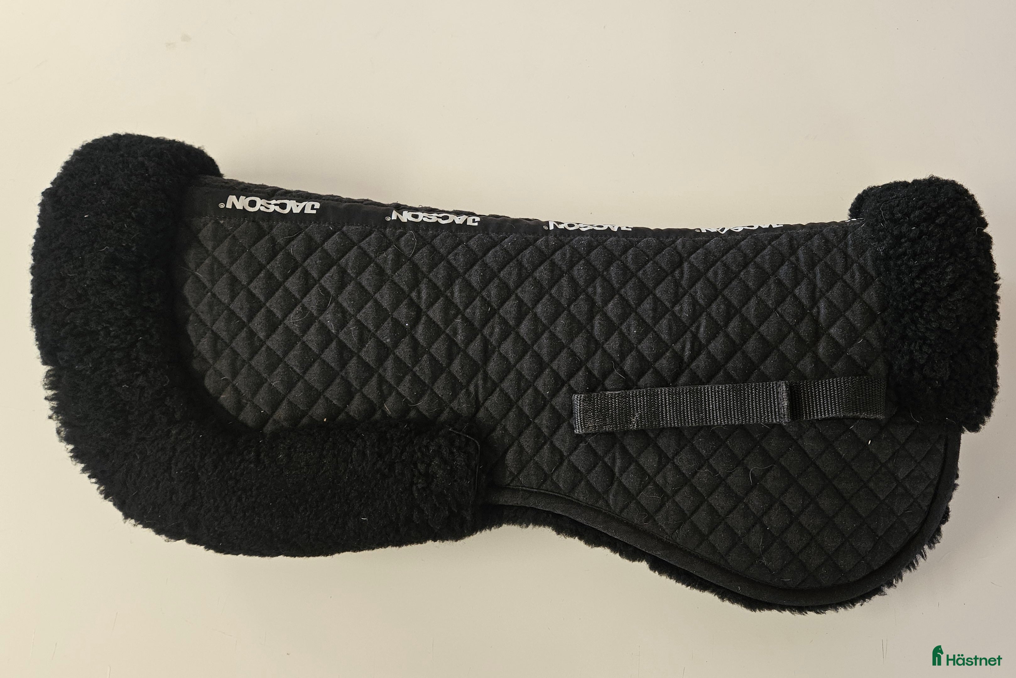 Sadeltillbehör hästutrustning till salu: Jacson fårskinnspadd storlek Full i Rimbo - Annons 23