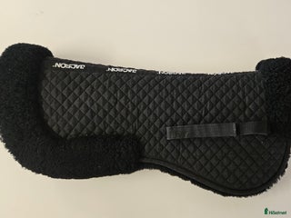 Sadeltillbehör hästutrustning till salu: Jacson fårskinnspadd storlek Full i Rimbo - Annons 15