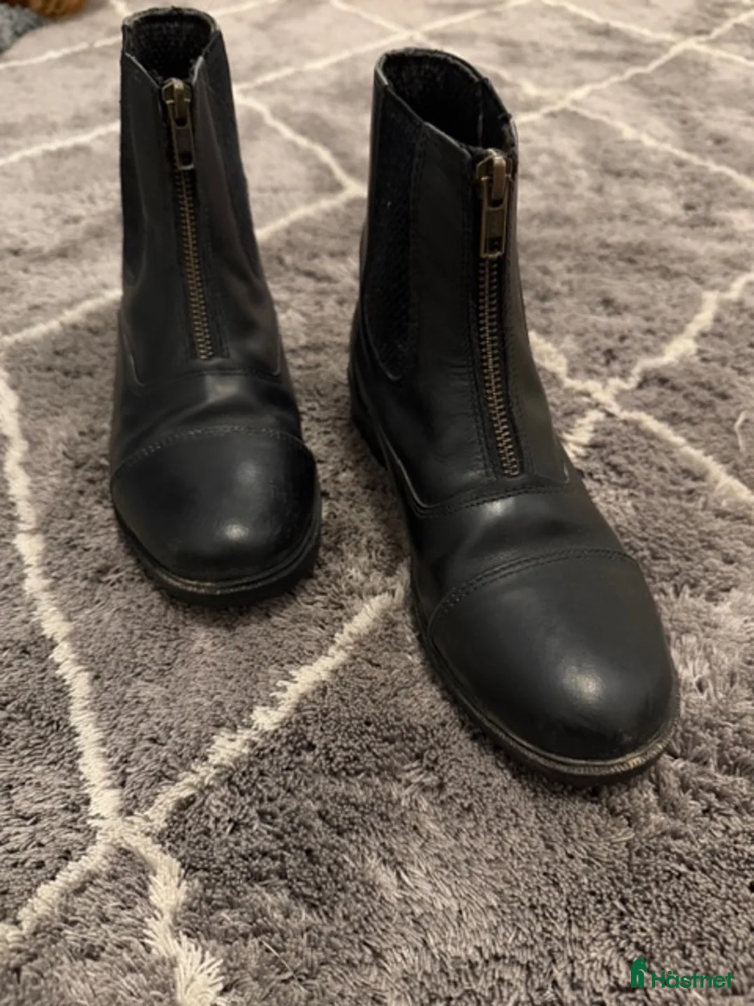 Ridstövlar ryttarutrustning till salu: Nya jättefina jodhpur i Alingsås - Annons 1