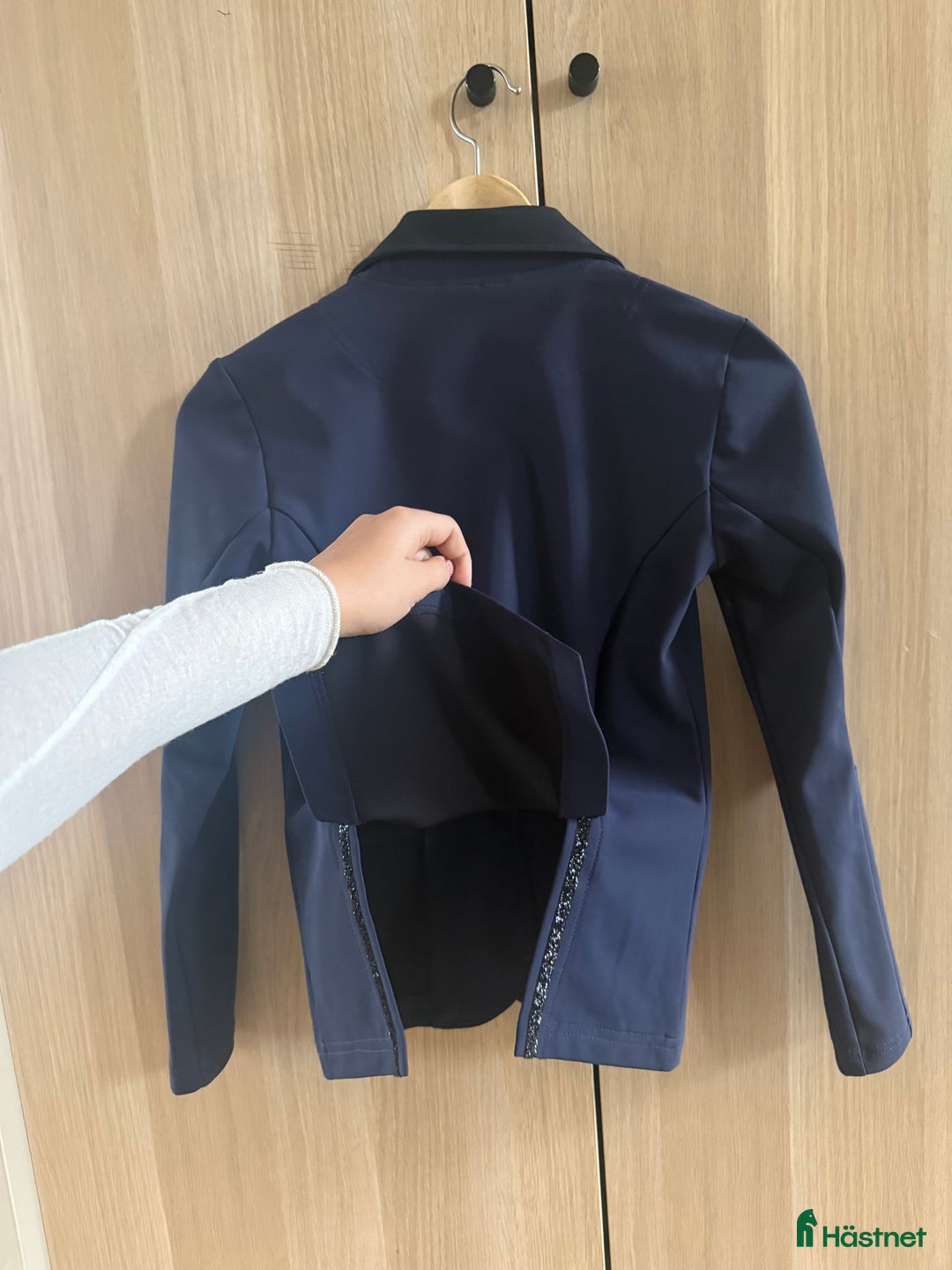 Jackor & Kavajer ryttarutrustning till salu: Jätte fin marin blå kavaj från ohp i Vallentuna - Annons 4