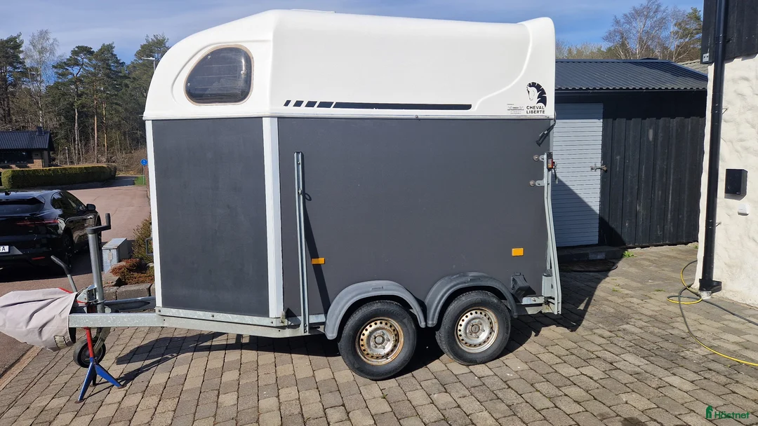 Hästtransporter  fordon & transport till salu: Välskött Cheval Liberte 2002XL i Ytterby - Annons 2