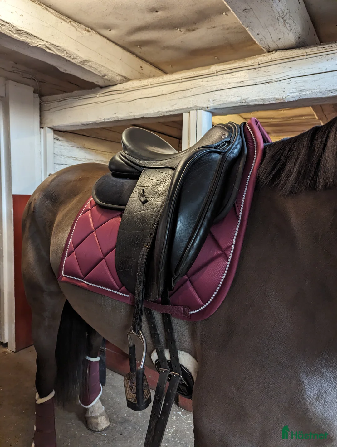 Sadlar hästutrustning till salu: Farmland dressyrsadel  i Tranås - Annons 1