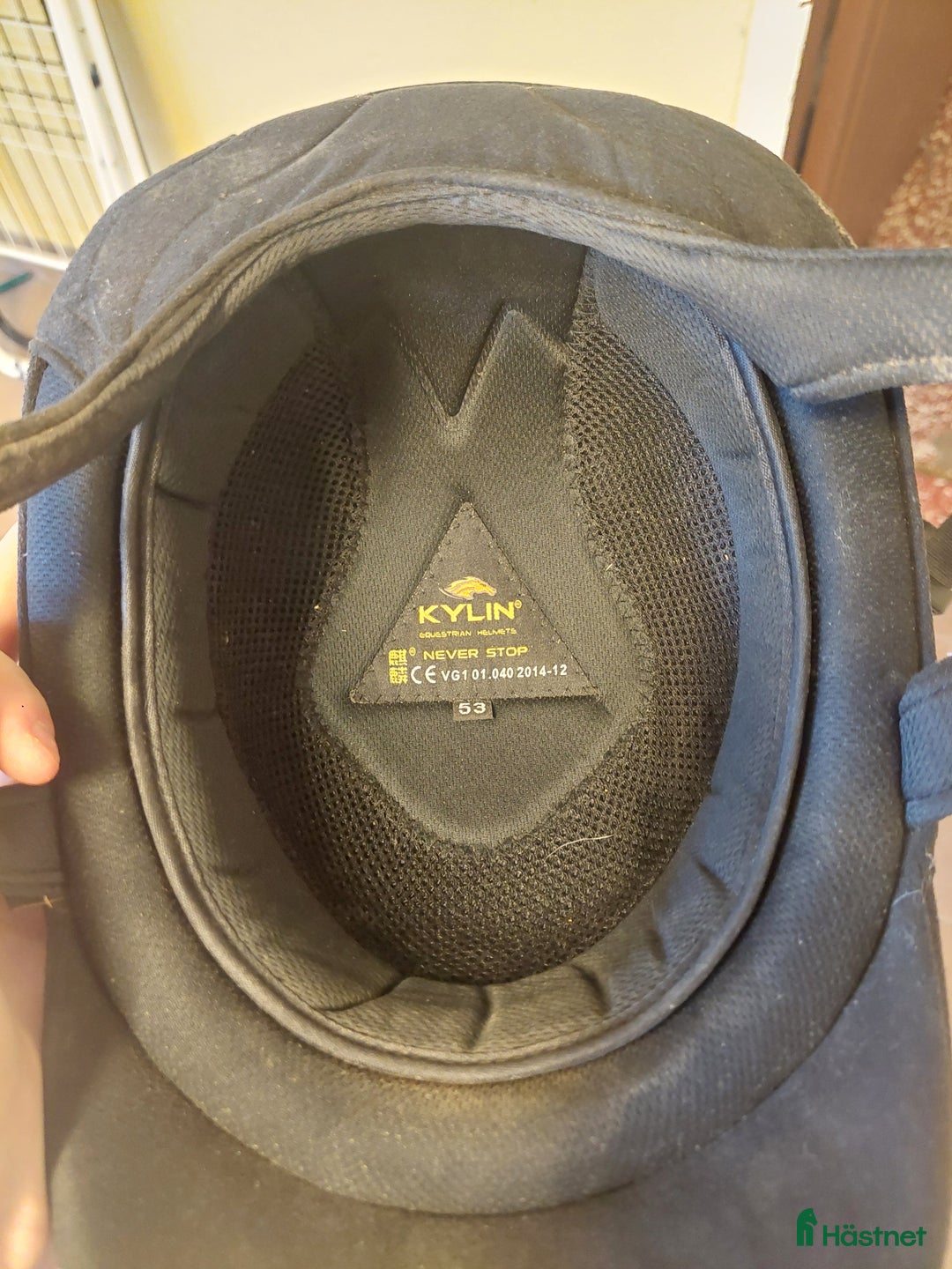 Hjälmar ryttarutrustning till salu: Fin ridhjälm i Vedum - Annons 2