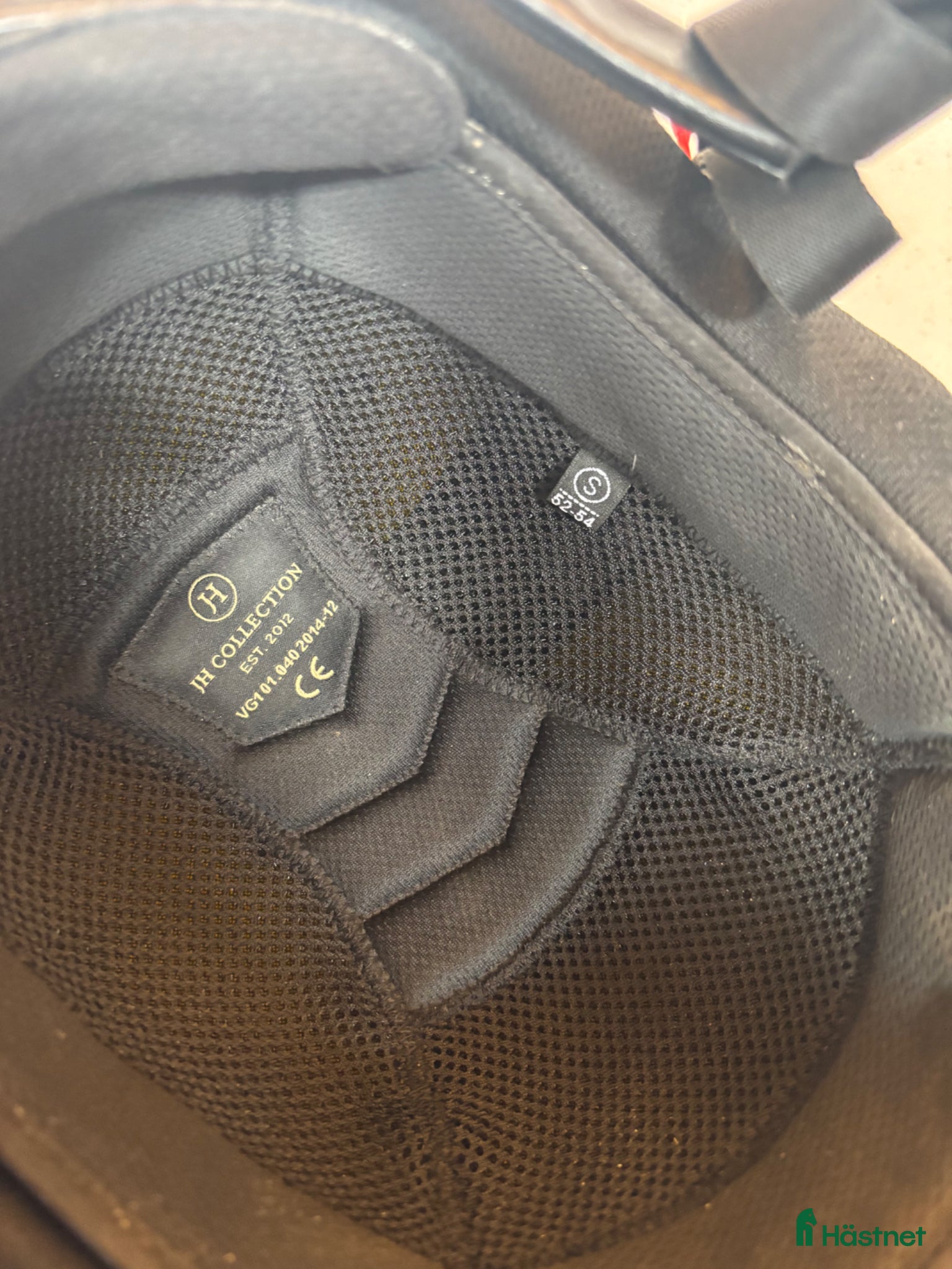 Hjälmar ryttarutrustning till salu: Ridhjälm  - Annons 1