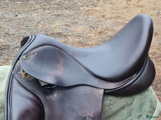 Sadlar hästutrustning till salu: Fin dressyrsadel i Björkvik - Annons 8