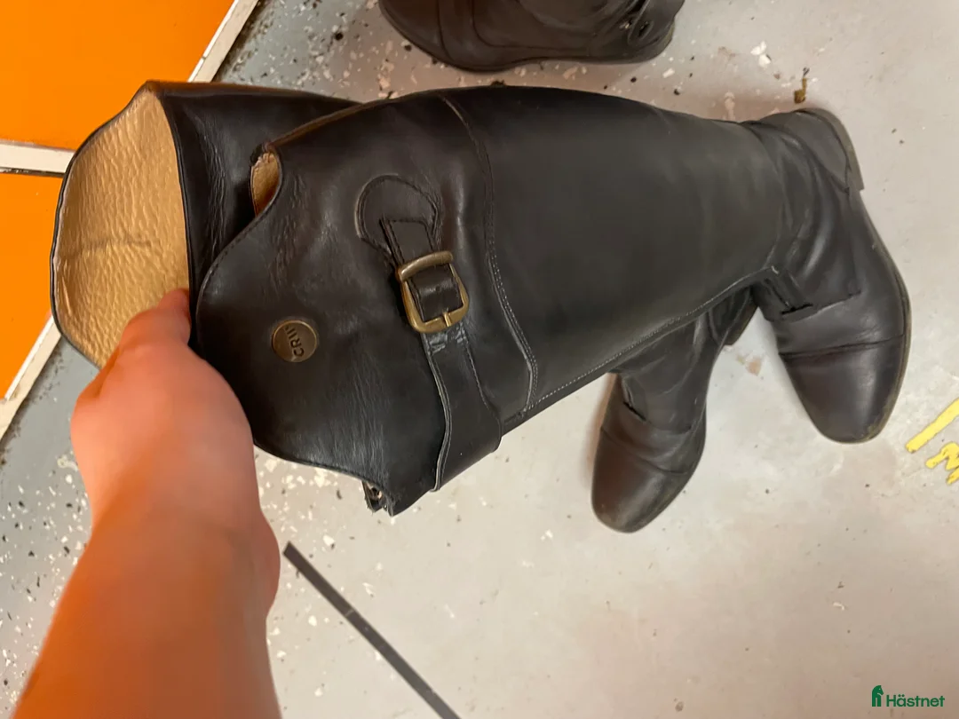 Ridstövlar ryttarutrustning till salu: Sparsamt använda CRW stövlar! - Annons 2