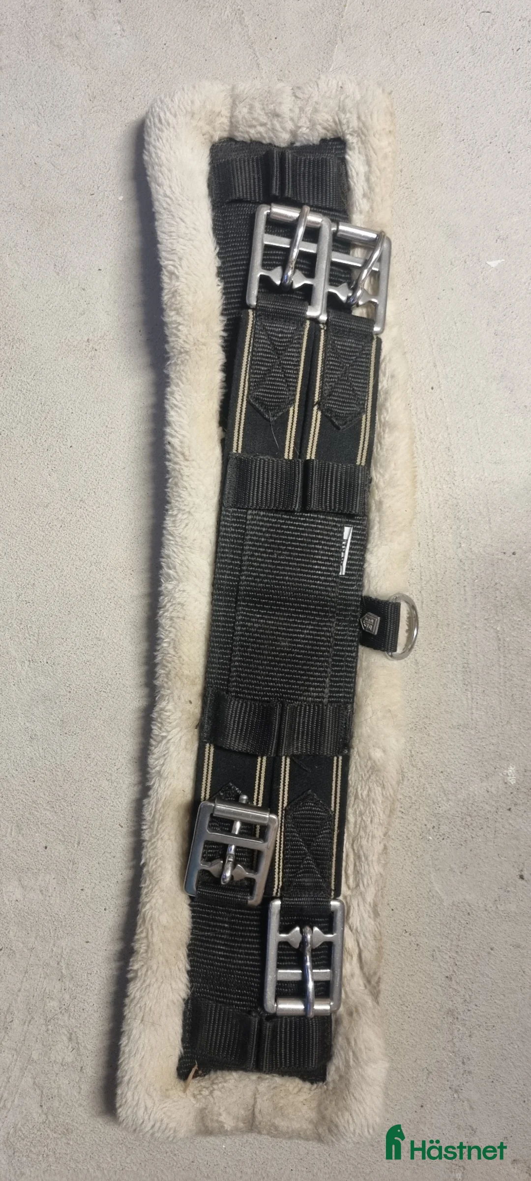 Sadeltillbehör hästutrustning till salu: Kort sadelgjord med ludd 40cm - Annons 1