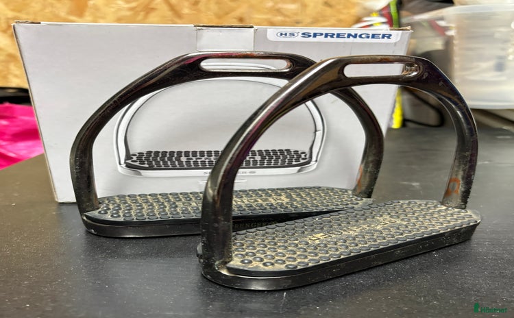 Sadeltillbehör hästutrustning till salu i Täby - Annons 1