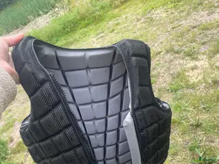 Säkerhetsvästar ryttarutrustning till salu: Champion väst - Annons 1