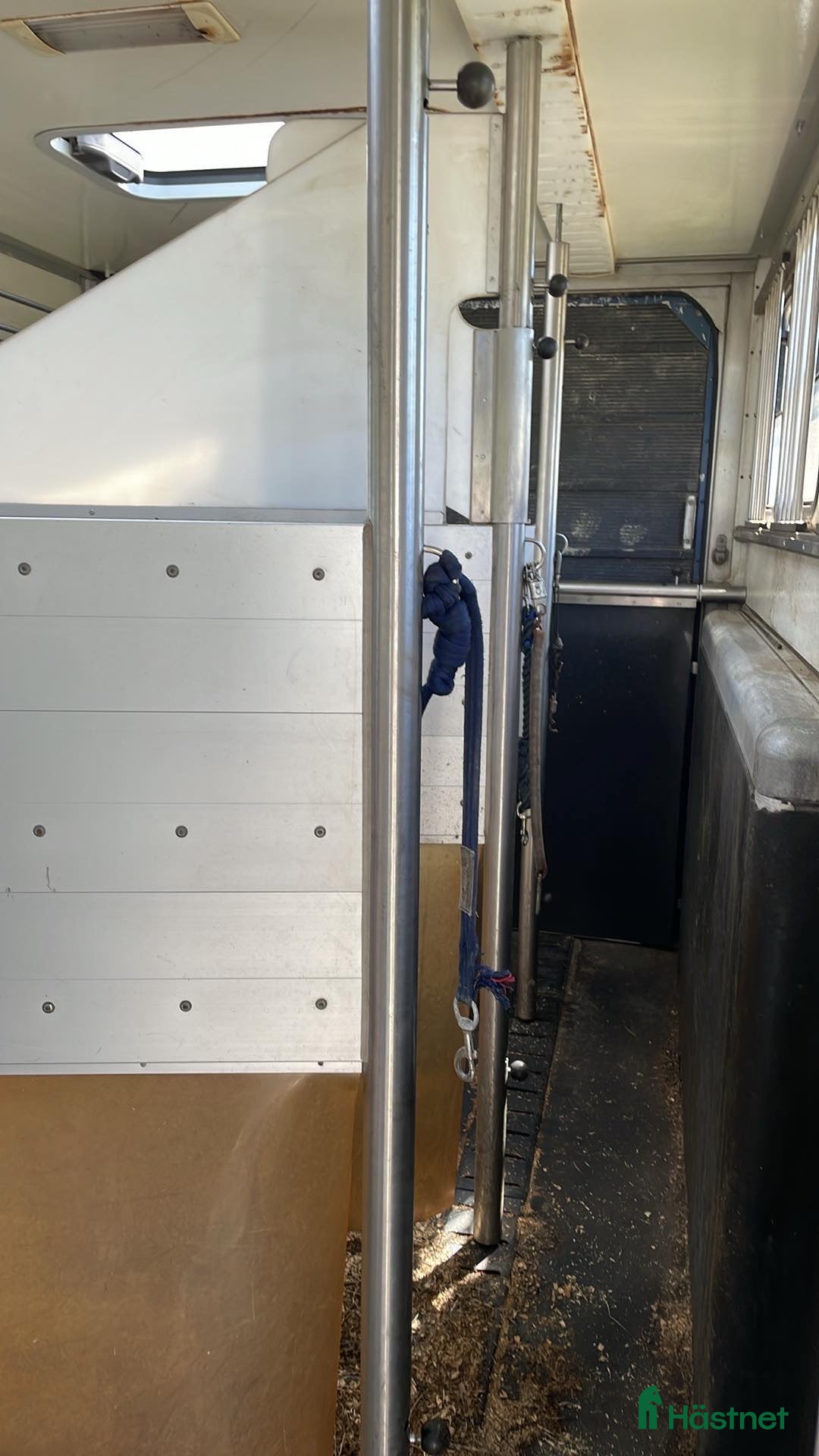 Hästlastbilar  fordon & transport till salu: Hästlastbil 4 hästar med bodel i Lagan - Annons 4