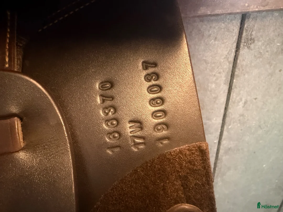 Sadlar hästutrustning till salu: Fin hoppsadel - Annons 5
