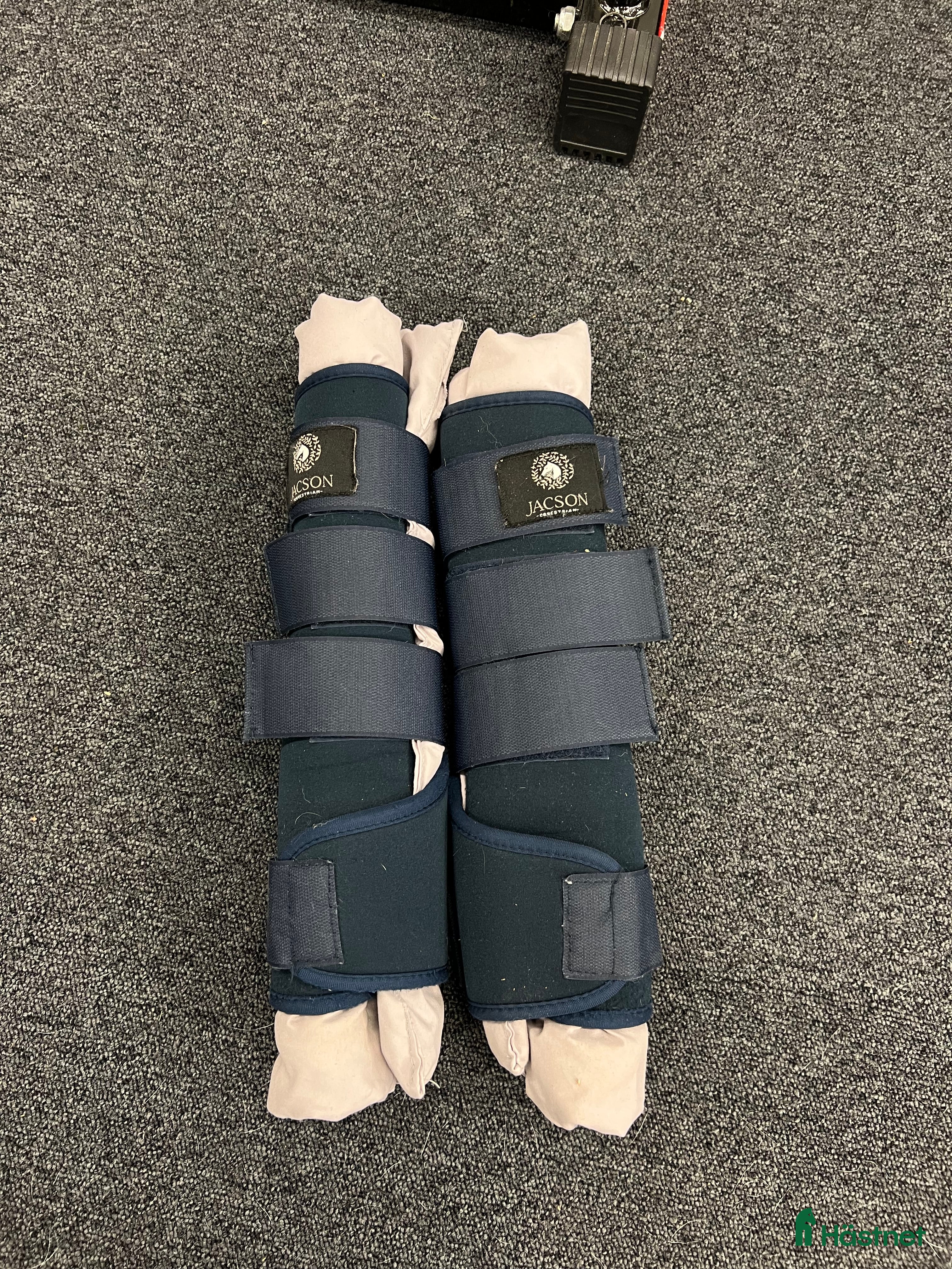 Benskydd hästutrustning till salu: Nattbandage i Upplands Väsby - Annons 1