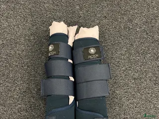 Benskydd hästutrustning till salu: Nattbandage i Upplands Väsby - Annons 1