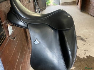 Sadlar hästutrustning till salu: Bates Inova Dressyr i Söderköping - Annons 1