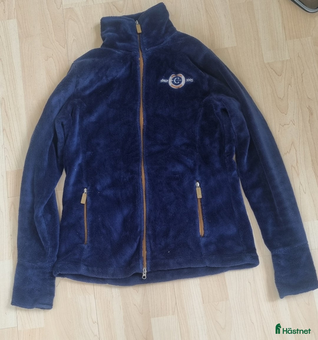 Jackor & Kavajer ryttarutrustning till salu: Fleecejacka  i Sjuntorp - Annons 1