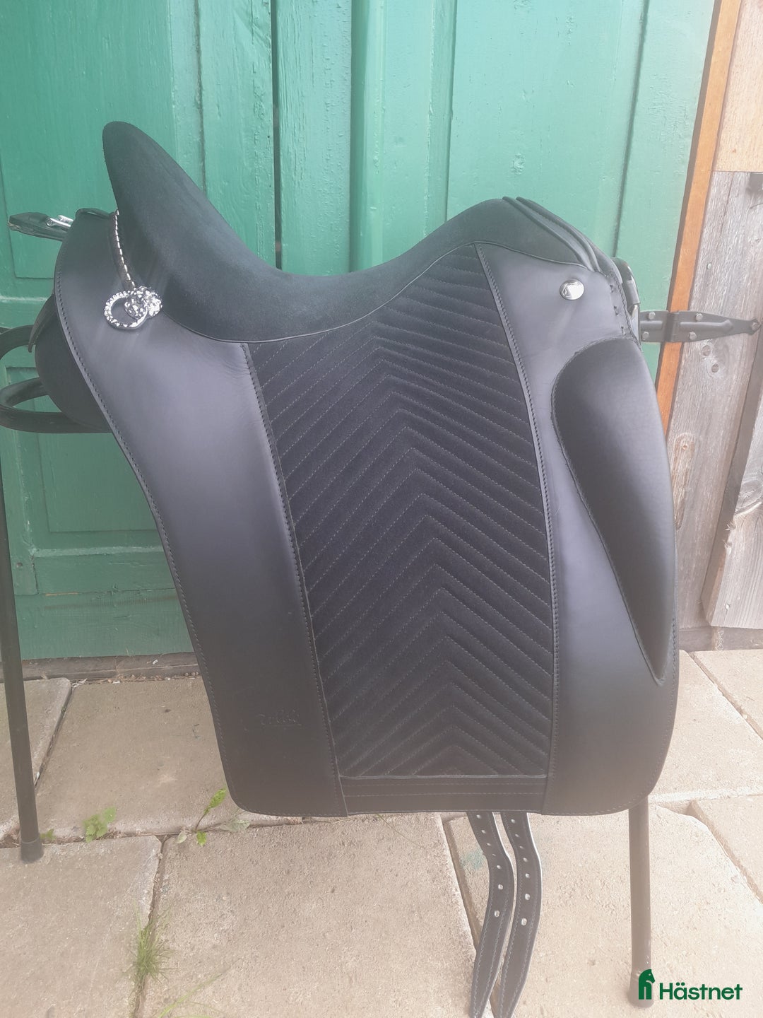 Sadlar hästutrustning till salu: Ny dressyr/WE sadel 16 tum i Vikbolandet - Annons 2