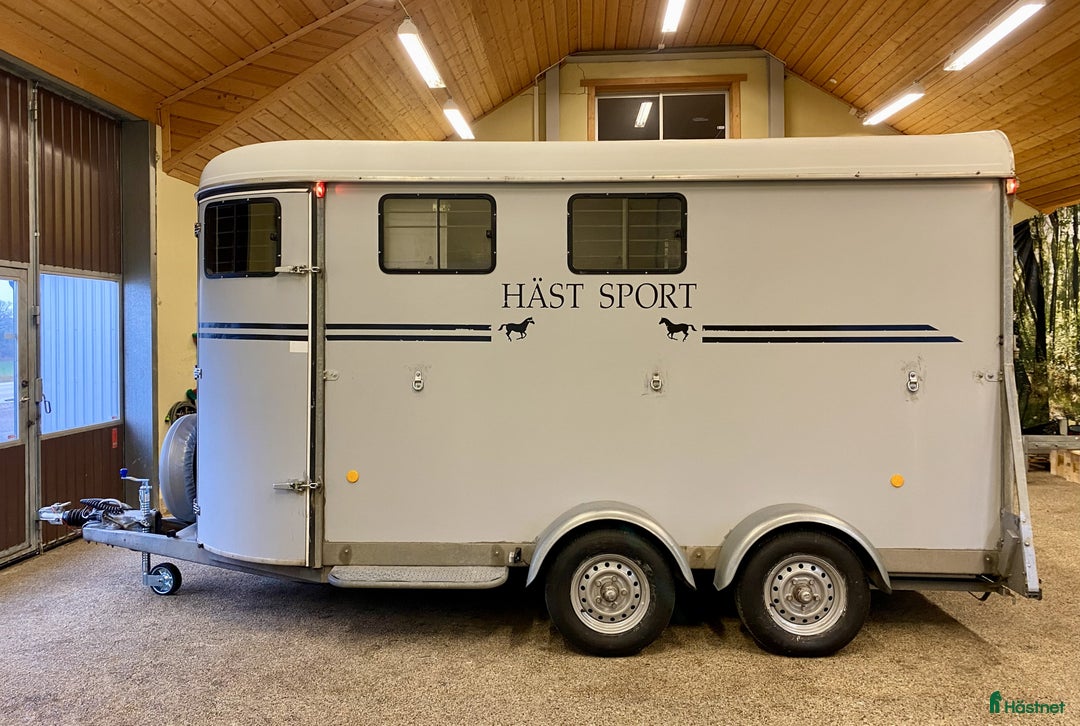 Hästtransporter  fordon & transport till salu: Diagonallastad 3-hästars Fautras i Kvicksund - Annons 2