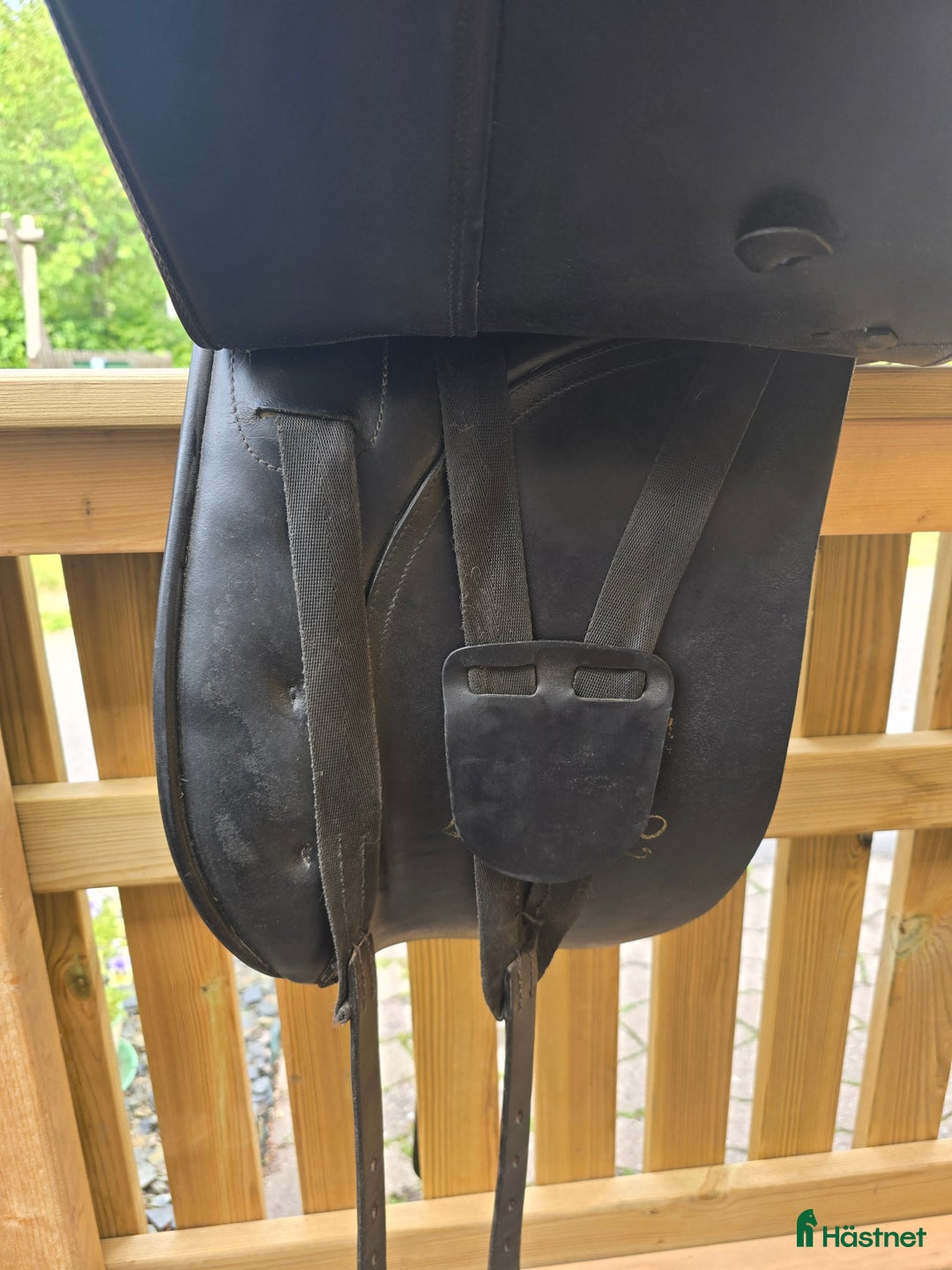 Sadlar hästutrustning till salu: Trevlig begagnad och välvårdad dressyrsadel i Åkers Styckebruk - Annons 5