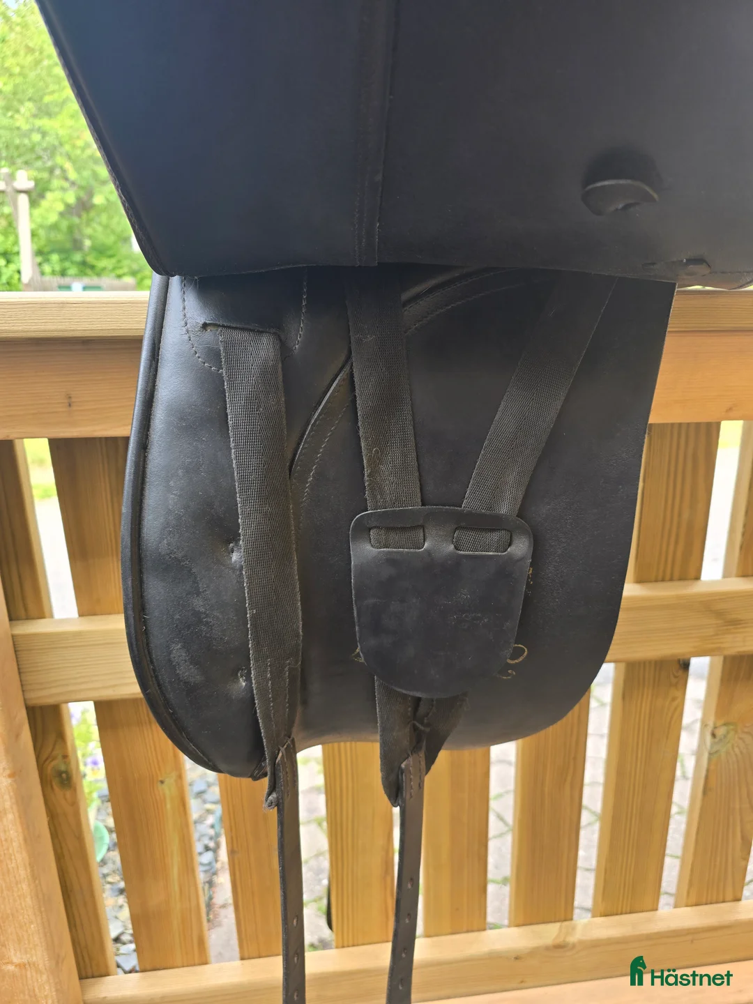 Sadlar hästutrustning till salu: Trevlig begagnad och välvårdad dressyrsadel i Åkers Styckebruk - Annons 5