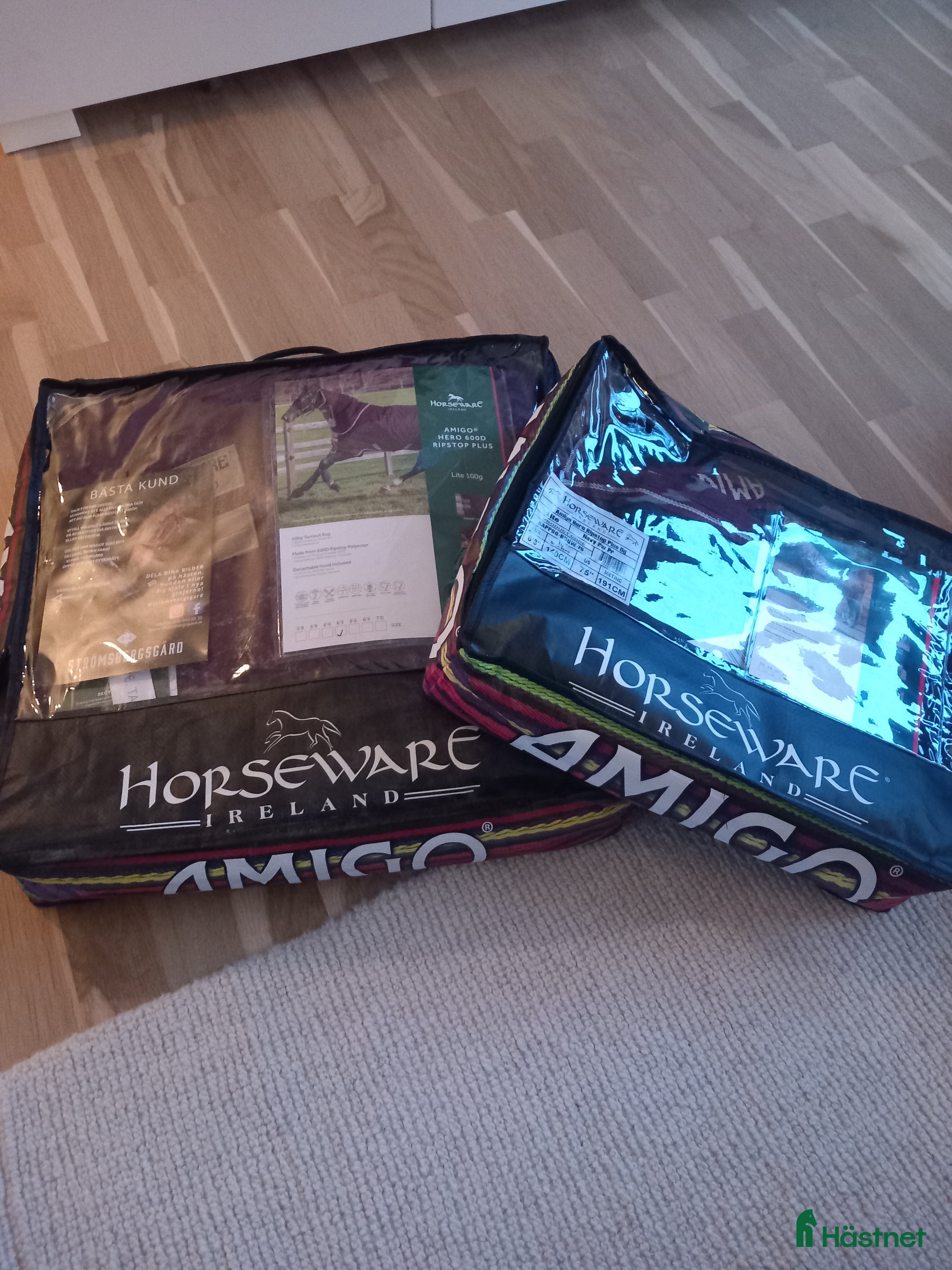 Täcken hästutrustning till salu: Oöppnade utetäcken med hals i Sollentuna - Annons 24