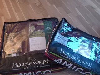 Täcken hästutrustning till salu: Oöppnade utetäcken med hals i Sollentuna - Annons 24