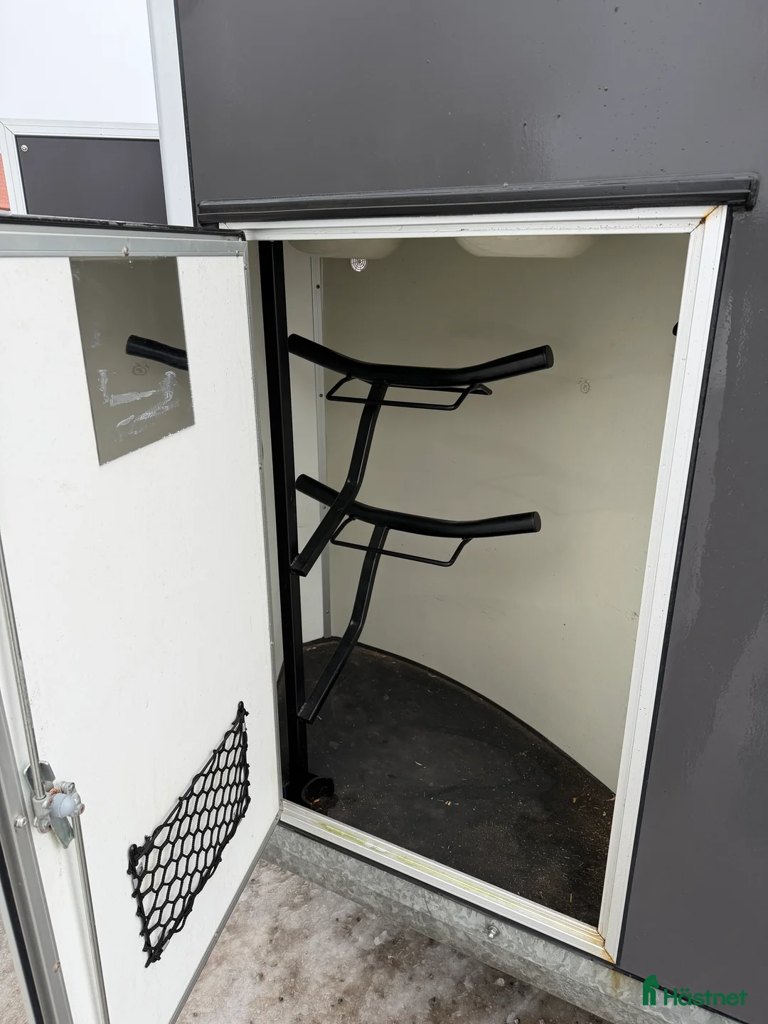 Hästtransporter  fordon & transport till salu: Cheval Sadelkammare alugolv hästtransport  i Västerås - Annons 7