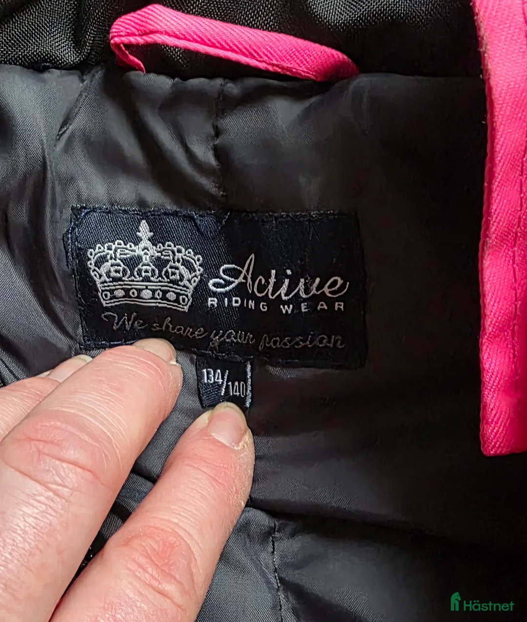 Jackor & Kavajer ryttarutrustning till salu: Säkerhetsjacka, stalljacka , vantar - Annons 1