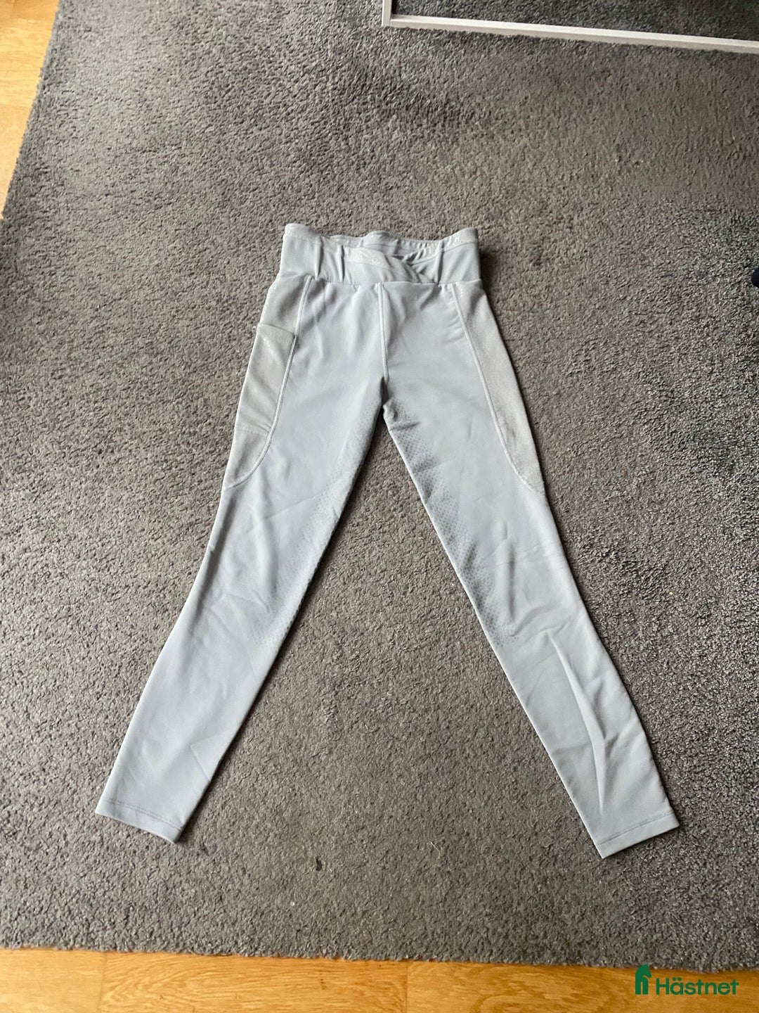 Ridbyxor ryttarutrustning till salu: Ljusgrå kingsland ridbyxor stl S i Vetlanda - Annons 1