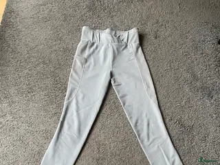 Ridbyxor ryttarutrustning till salu: Ljusgrå kingsland ridbyxor stl S i Vetlanda - Annons 23