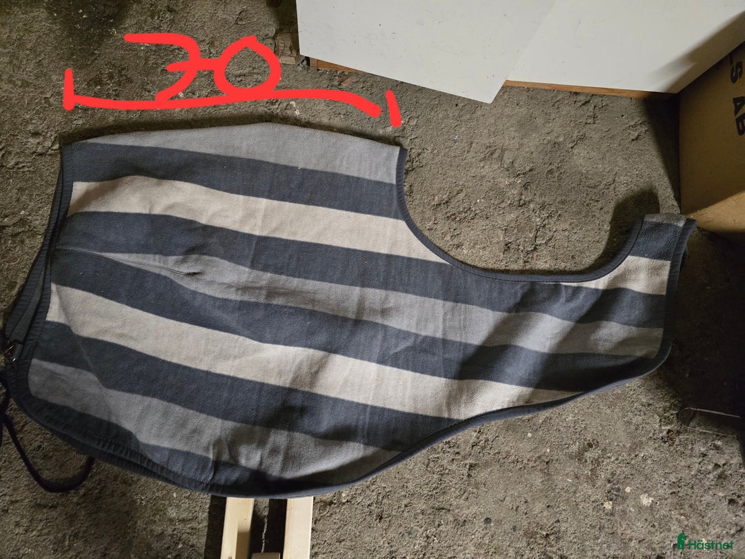 Täcken hästutrustning till salu: Blandade hästtäcken - Annons 4