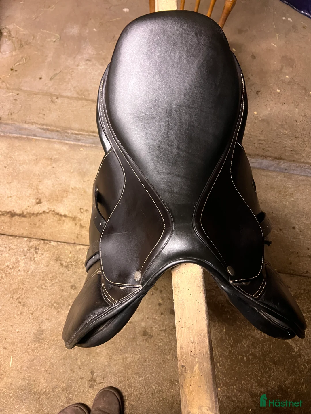 Sadlar hästutrustning till salu: Hoppsadel i fint skick - Annons 3