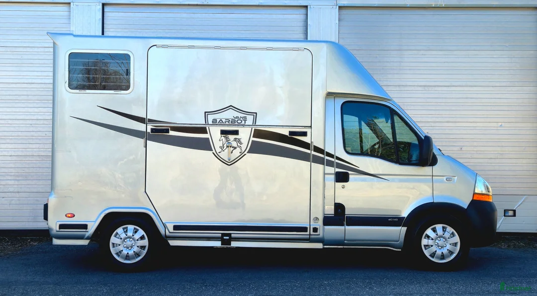 Hästlastbilar  fordon & transport till salu: Fräsch VANS BARBOT Hästlastbil  - Annons 2