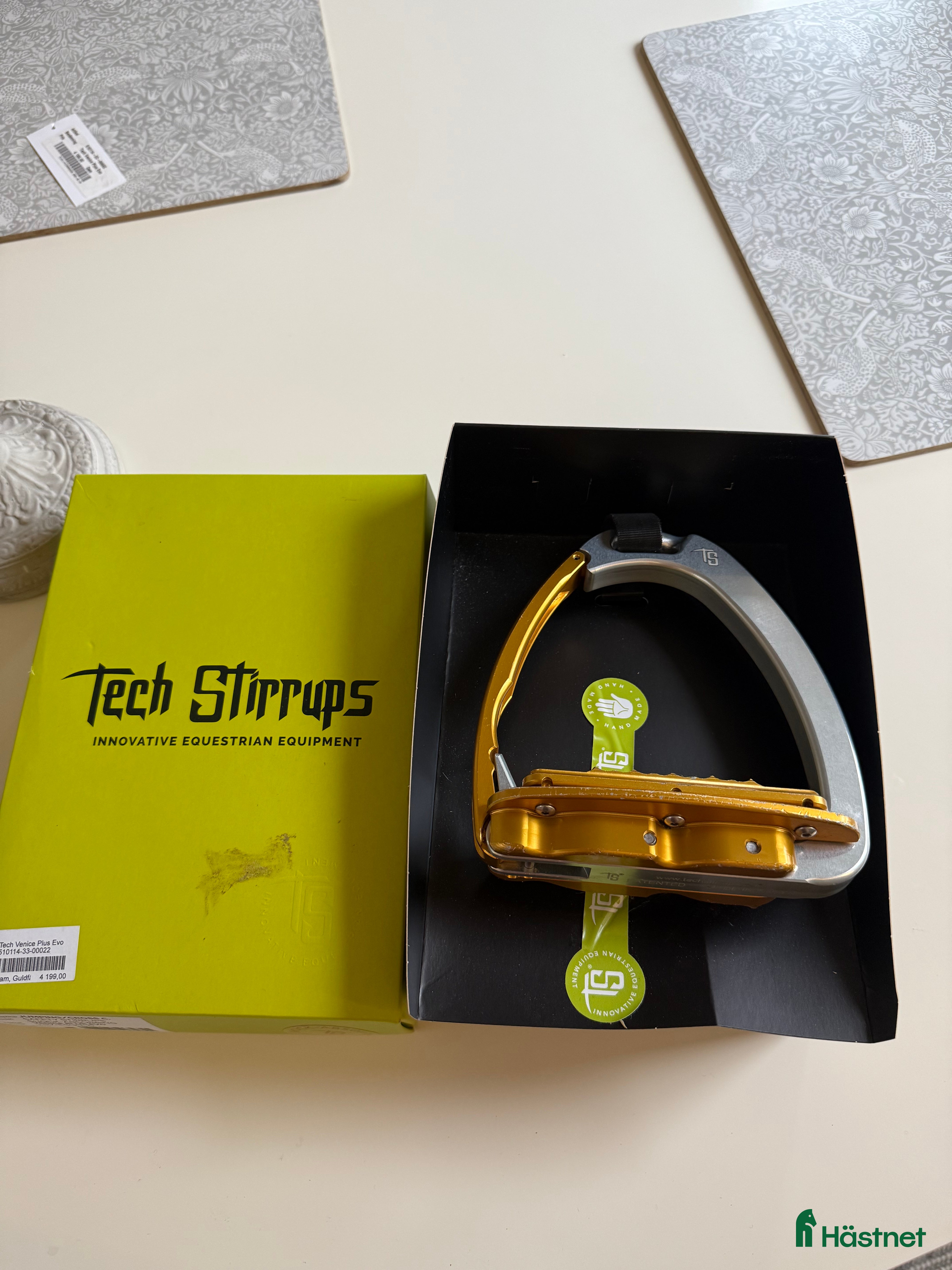 Stigbyglar hästutrustning till salu: Guldiga tech strirrups i Huddinge - Annons 15