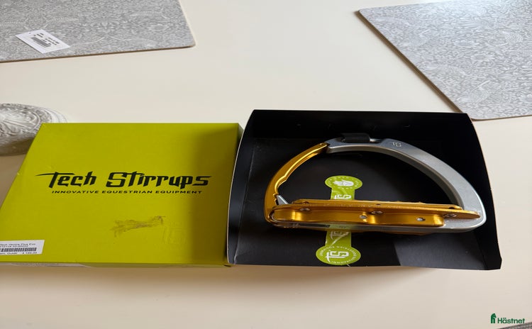 Stigbyglar hästutrustning till salu: Guldiga tech strirrups i Huddinge - Annons 12