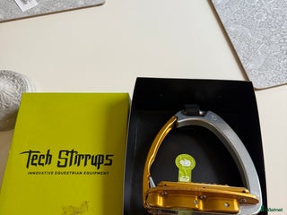 Stigbyglar hästutrustning till salu: Guldiga tech strirrups i Huddinge - Annons 11